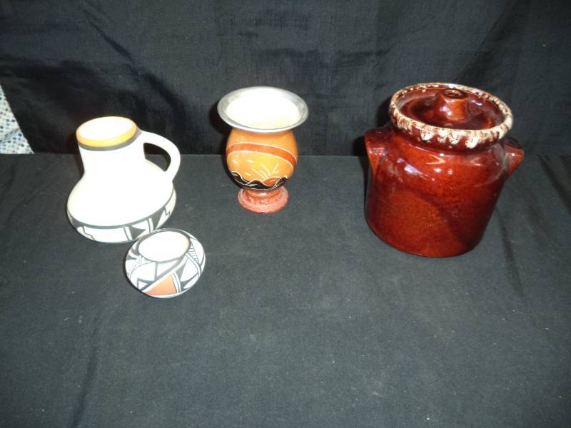 lot 2685 image: 4 Decorative Vases