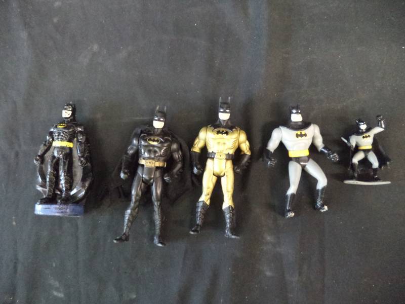 5 Plastic Batman Figurines Belt Buckle And Zippo Lighter