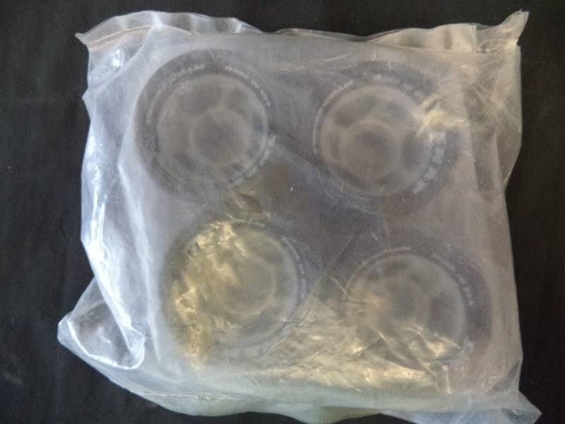 lot 2703 image: Snap 62mm91A  Atom Wheels New