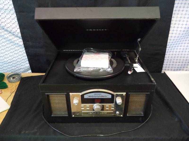 lot 2725 image: Crosley Stereo
