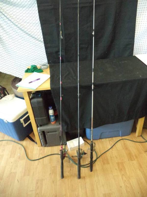 lot 2730 image: 3 Fishing Poles