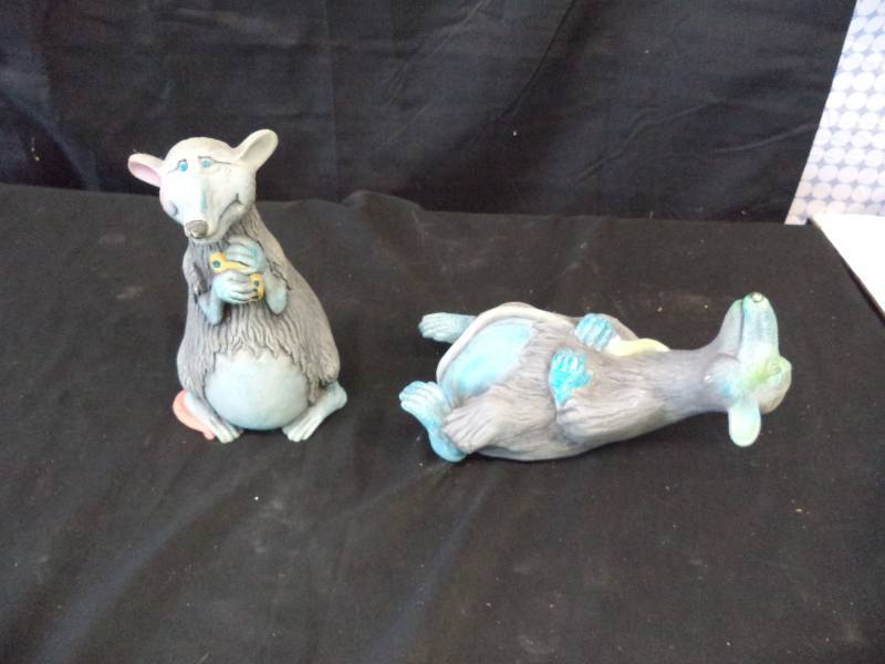 lot 2734 image: 2 Ceramic Rats