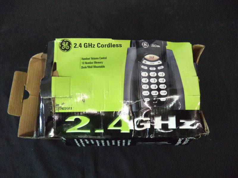 lot 2735 image: General Electric 2.4 GHz Cordless Phone