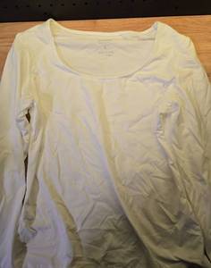 lot 20147 image: TRENDY QUEEN Classic White Long Sleeve Shirt Size Large - Retail $15