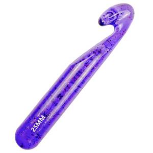 lot 20225 image: Hobekoee 25mm Large Crochet Hook for Chunky Yarn,Ergonomic Crochet Needles for Arthritic Hands,Plastic Crystal Smooth Crochet Hooks for Handmade DIY Crocheting - Retail $6