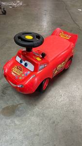 lot 15416 image: Disney Cars Lightning McQueen Ride-On Push Car, powers on - Retail $25