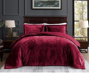 lot 5914 image: TAMGHO Velvet King Size Comforter - Red - Retail $89