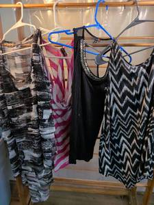 lot 18 image: Womens Tops Bundle - Guess, Soma & More (Size Small)