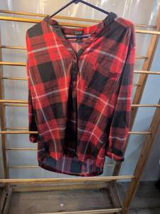 lot 86 image: Justify Red Plaid Tunic Top 1X