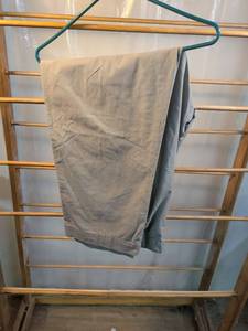 lot 121 image: Cabelas Outdoor Gear Cargo Pants W44 L30