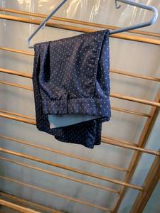 lot 141 image: Greg Norman ML75 Microlux Navy Diamond Print Dress Pants Size 38