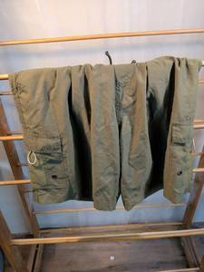 lot 165 image: Olive Green Cargo Shorts with Mesh Pockets Size 40