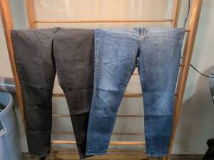 lot 198 image: Ann Taylor LOFT Womens Jeans Size 298 2 Piece Lot
