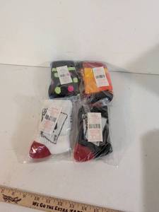 lot 219 image: Epic Sports Crew Socks 4-Pack Small