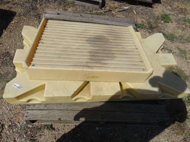 lot 5536 image: Spill containment piece