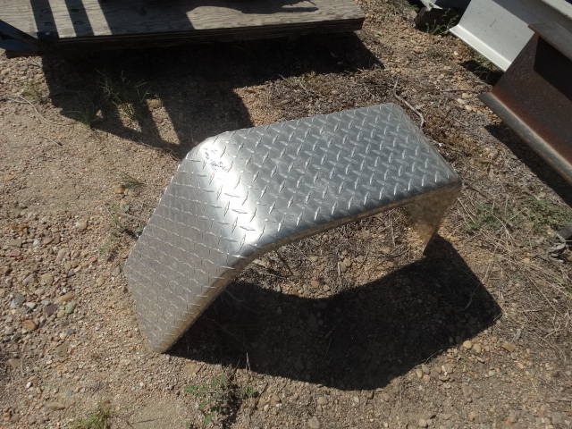 lot 5544 image: Diamond plate trailer fender