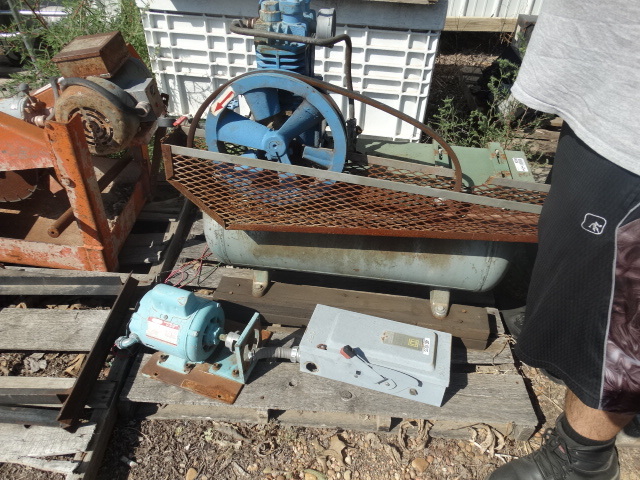 lot 5550 image: Speedaire compressor & various other contents of pallet