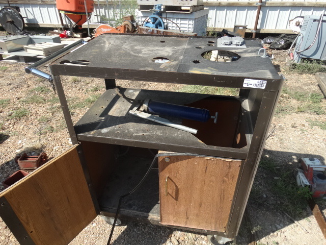 lot 5553 image: Metal rolling cart & grease gun