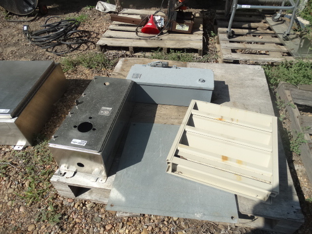 lot 5558 image: Breaker box & contents of pallet