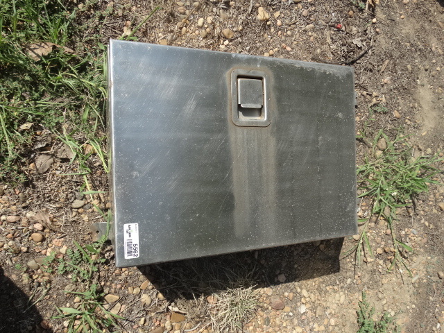 lot 5562 image: Metal storage cabinet