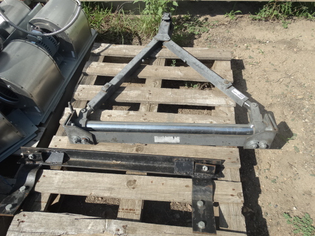 lot 5569 image: Tow dolly hitch