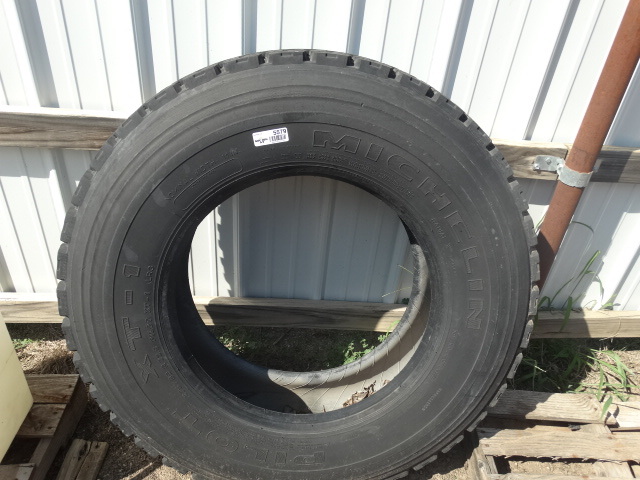 lot 5579 image: Large Michelin tire- 2758022.5
