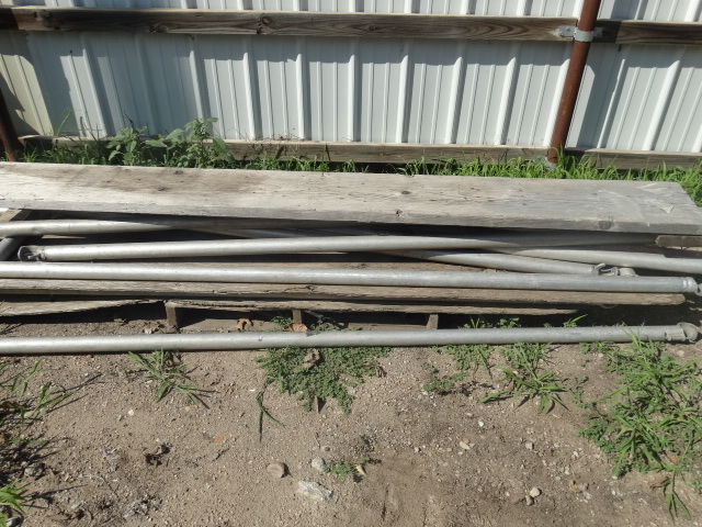 lot 5588 image: Various scaffolding pieces