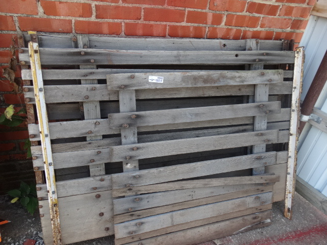 lot 5592 image: Truck stock rack
