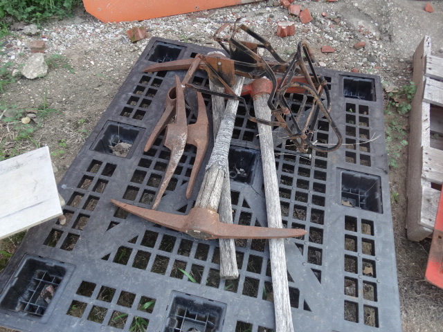 lot 5598 image: Pick axes