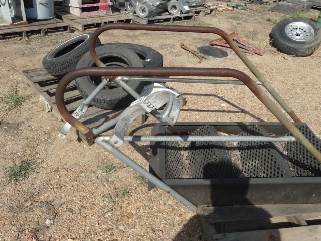 lot 5613 image: Set of heavy duty metal steps