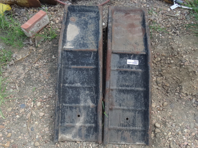 lot 5624 image: Pair of metal car ramps