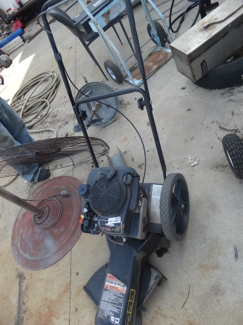 lot 5640 image: Swisher push trimmow 6.75 hp motor