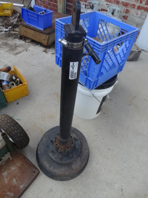 lot 5642 image: Equipment stand