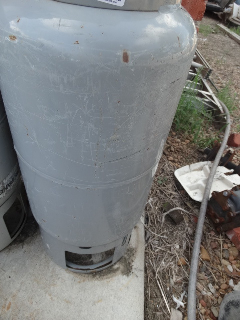 lot 5644 image: Forklift propane cylinder