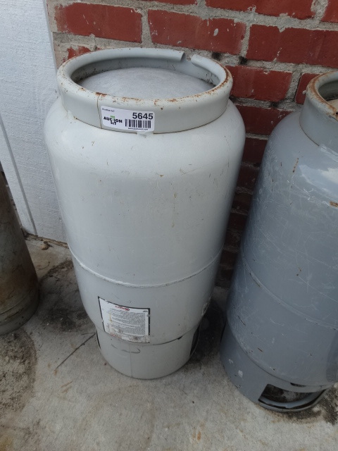 lot 5645 image: Forklift propane cylinder