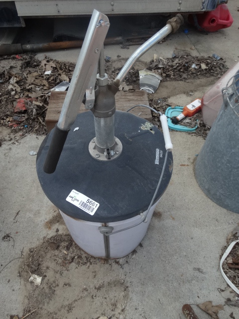 lot 5661 image: Grease pump
