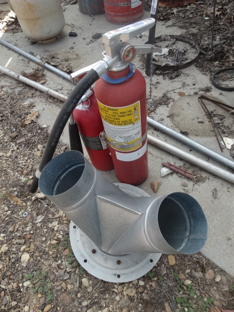 lot 5663 image: 2 fire extinguishers & pipe fitting