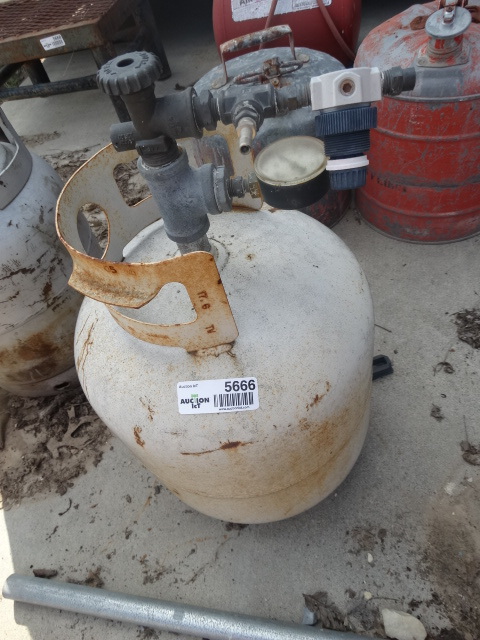 lot 5666 image: Propane tank