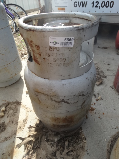lot 5669 image: Forklift propane cylinder