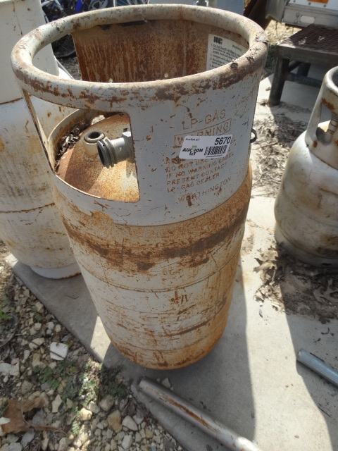 lot 5670 image: Forklift propane cylinder