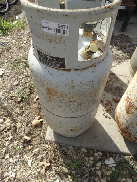 lot 5671 image: Forklift propane cylinder