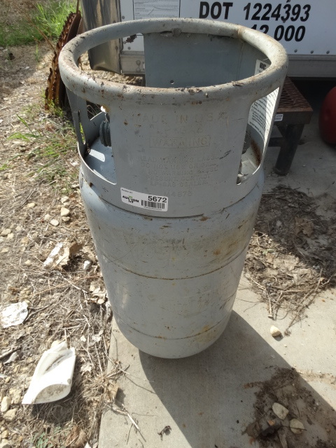 lot 5672 image: Forklift propane cylinder