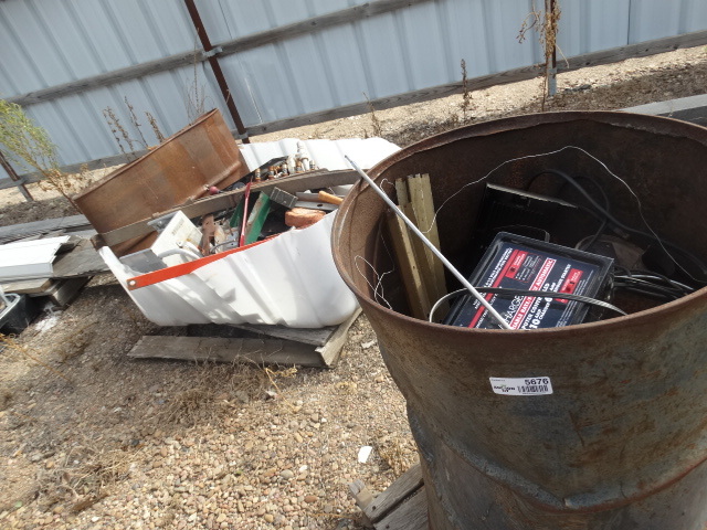 lot 5676 image: Lot of various scrap metal