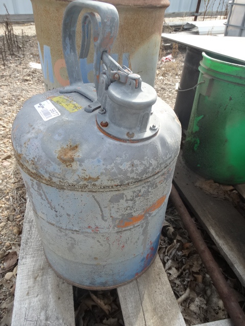 lot 5677 image: Safety gas can & Mobile oil drum