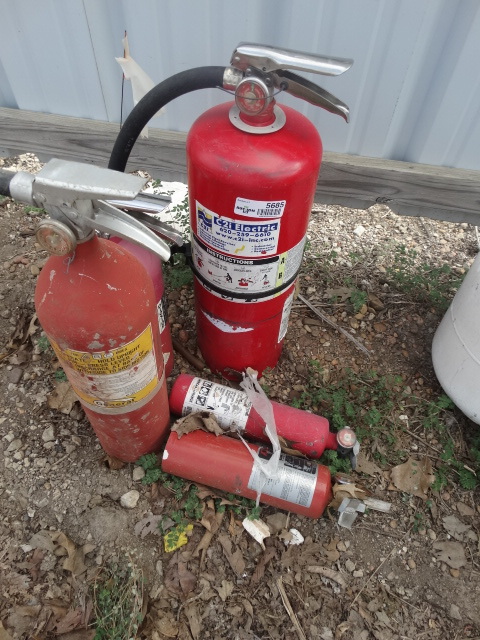 lot 5685 image: 5 fire extinguishers