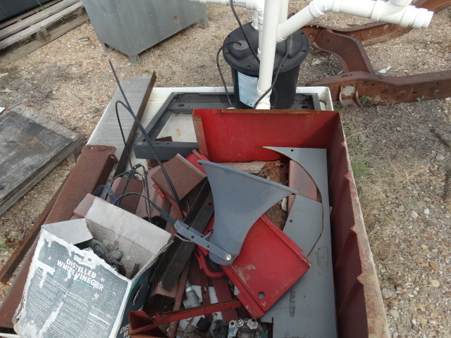 lot 5691 image: Various metal loud speaker sewage pump