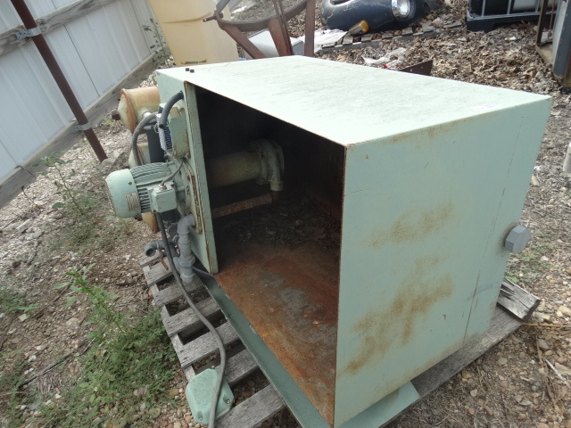 lot 5693 image: Commercial tank