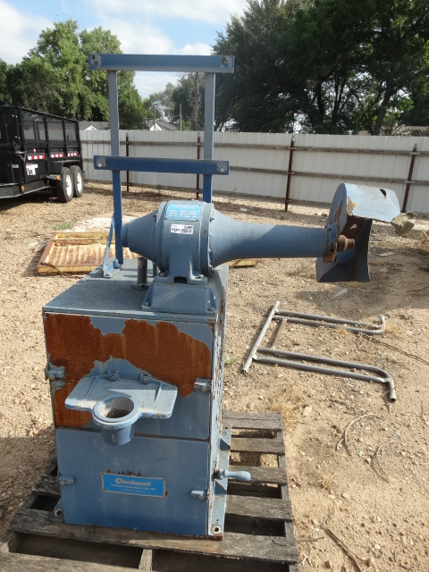 lot 5699 image: Cincinnati electric buffer