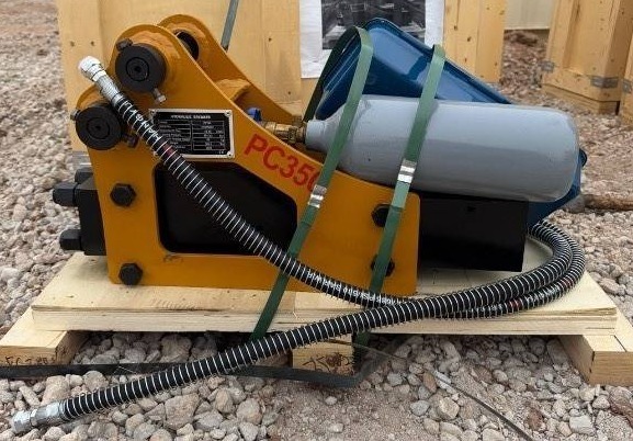 lot 5465 image: Unused 2025 side type PC 350 Hydraulic Hammer with 25mm pins to fit 0.6-1-ton excavator