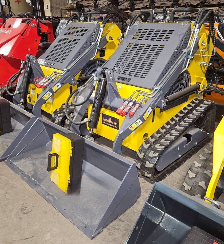 lot 3000 image: UNUSED LandHonor LHR-T460K1 23hp EPA Gasoline Engine Mini Skid Steer Loader w Double Hydraulic Pump